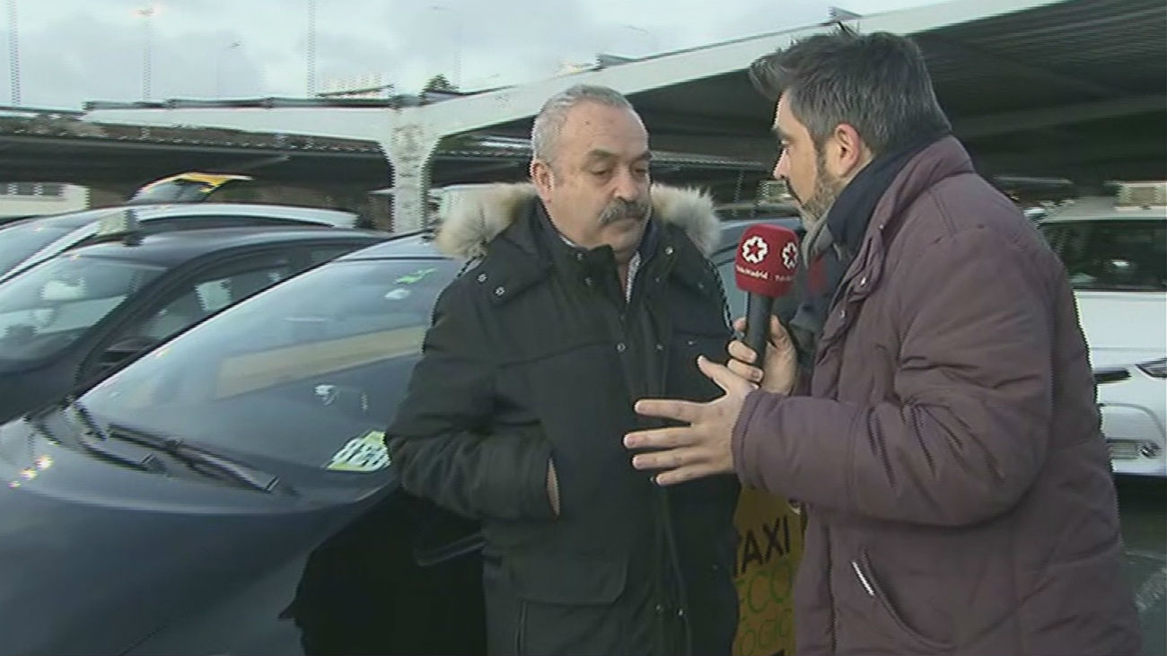 Taxistas de Barcelona llegan a Madrid para apoyar a sus compañeros madrileños