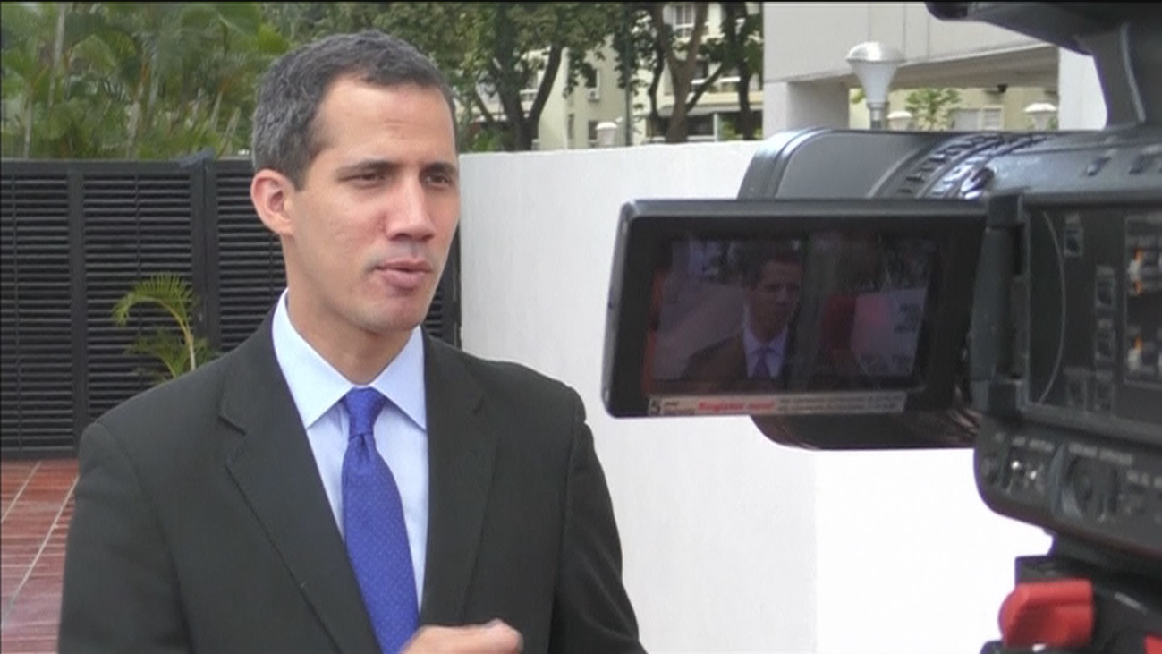 Guaidó se acuerda de Madrid en un clima de máxima tensión en Venezuela