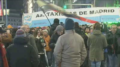 Los taxistas vuelven a cortar el tráfico  en Gran Vía y parte del Paseo del Prado