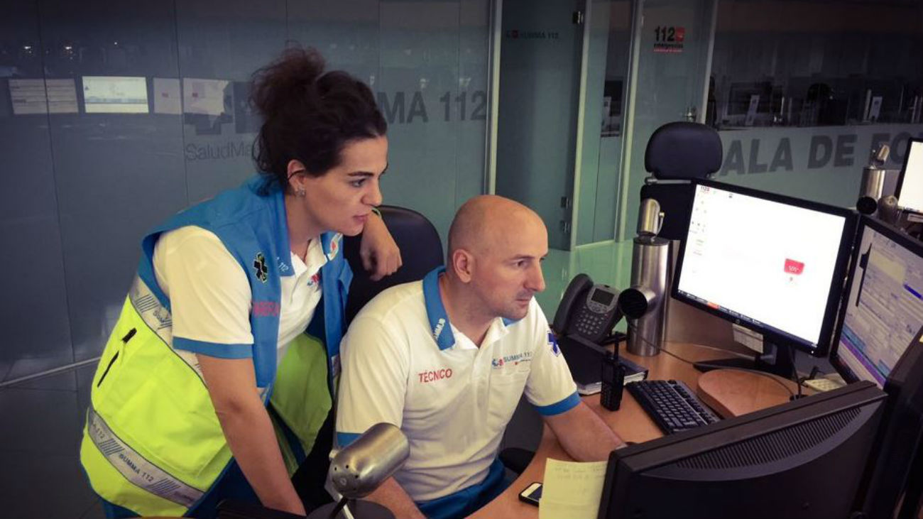 Graves un hombre y su padre tras salirse de la vía y chocar contra un árbol