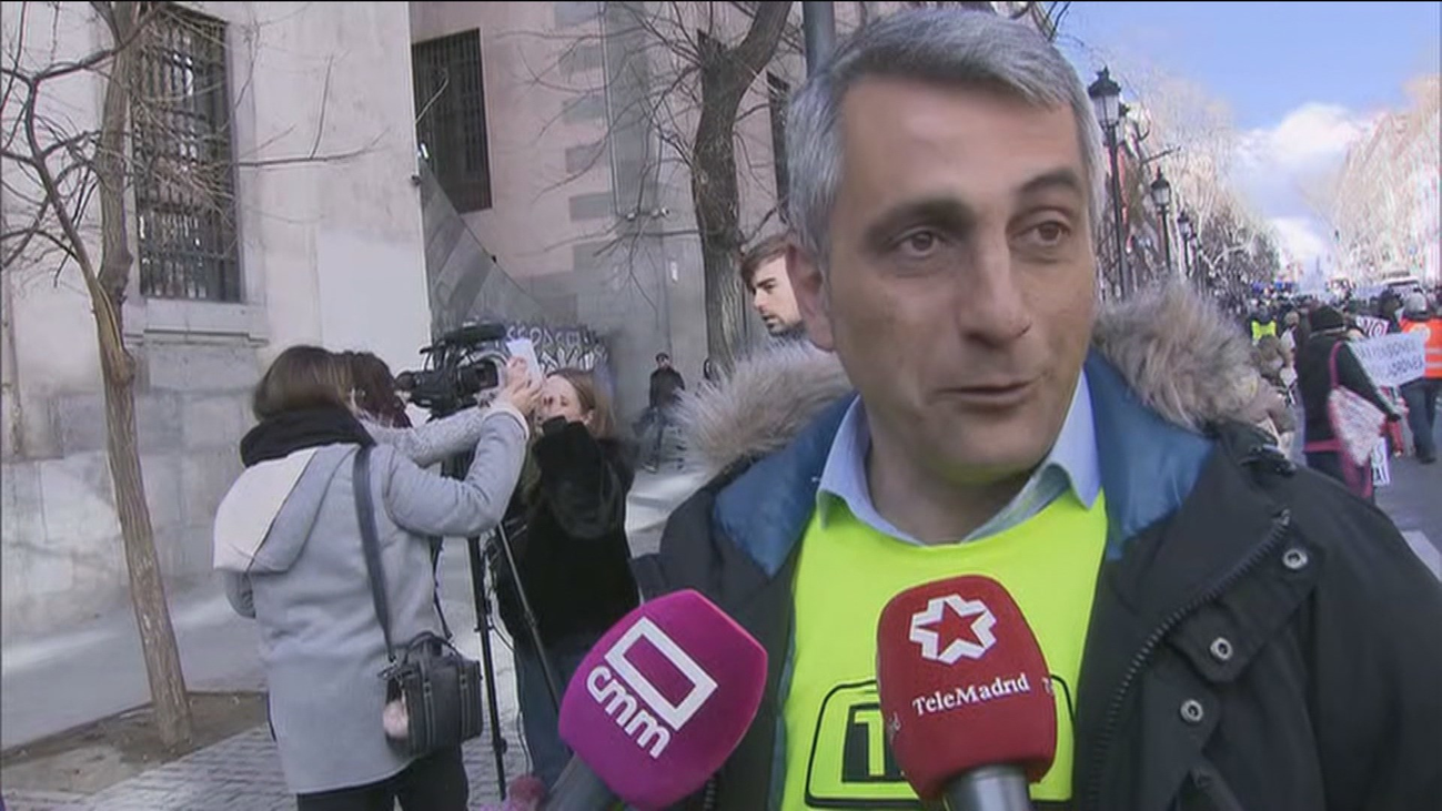 El sector del taxi estudia demandar a las VTC por "competencia desleal"