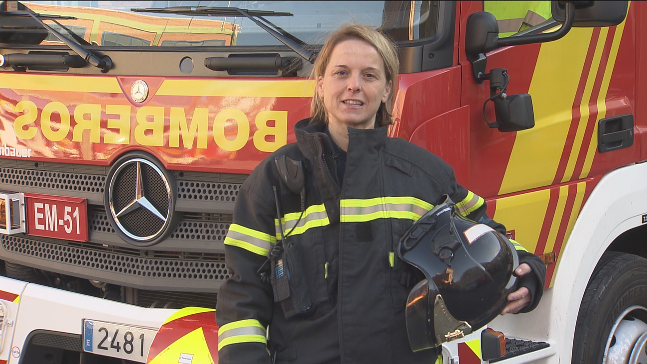 Una niña quiere ser niño porque en sus libros todos los bomberos "son hombres"