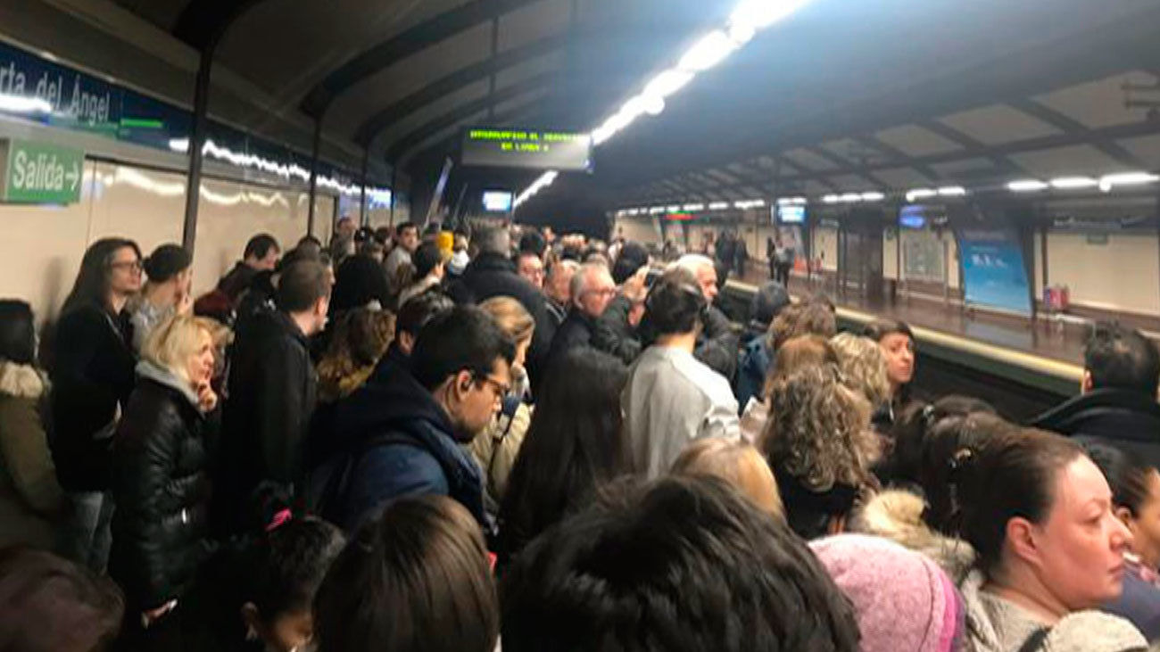 Una avería en la línea 6 de Metro provoca retrasos y satura los andenes