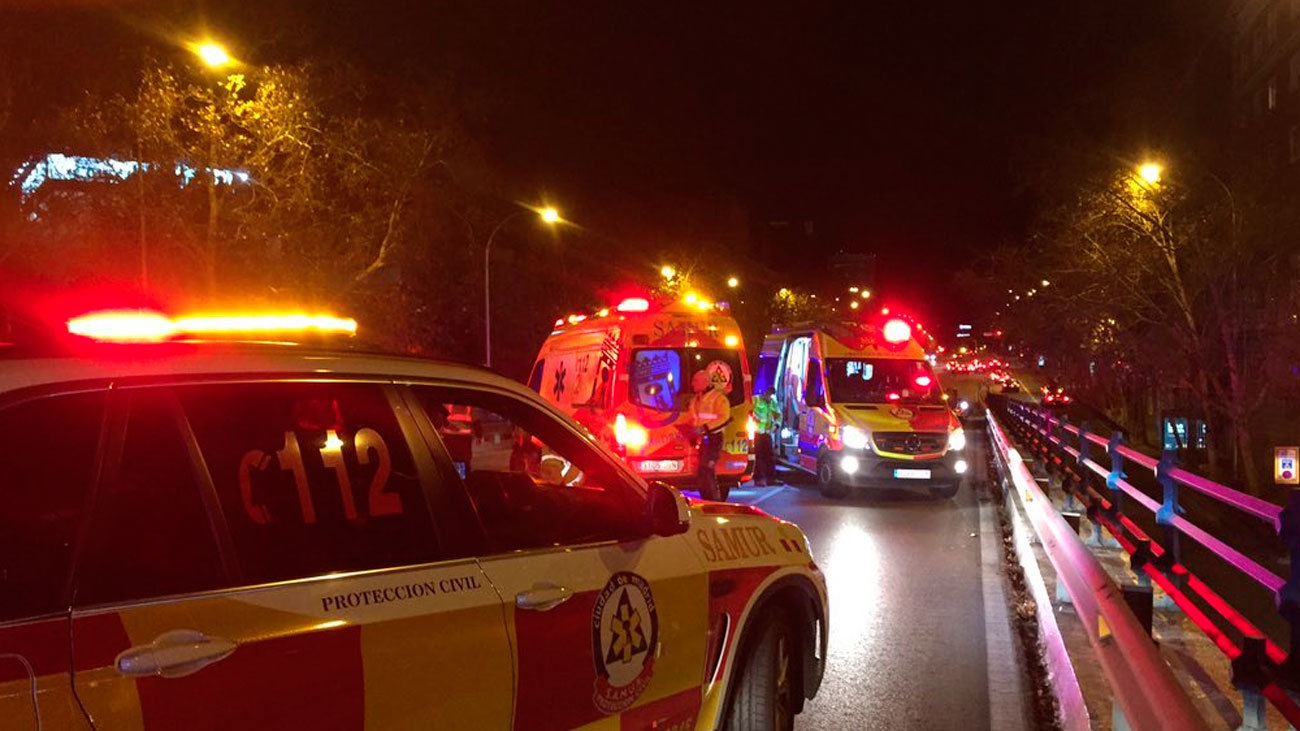 Un motorista muere en Madrid tras caerse y ser atropellado por un vehículo