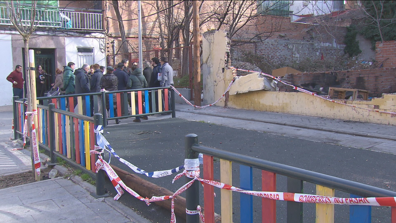 Vecinos de Vallecas denuncian la falta de inversión tras incendiarse un solar