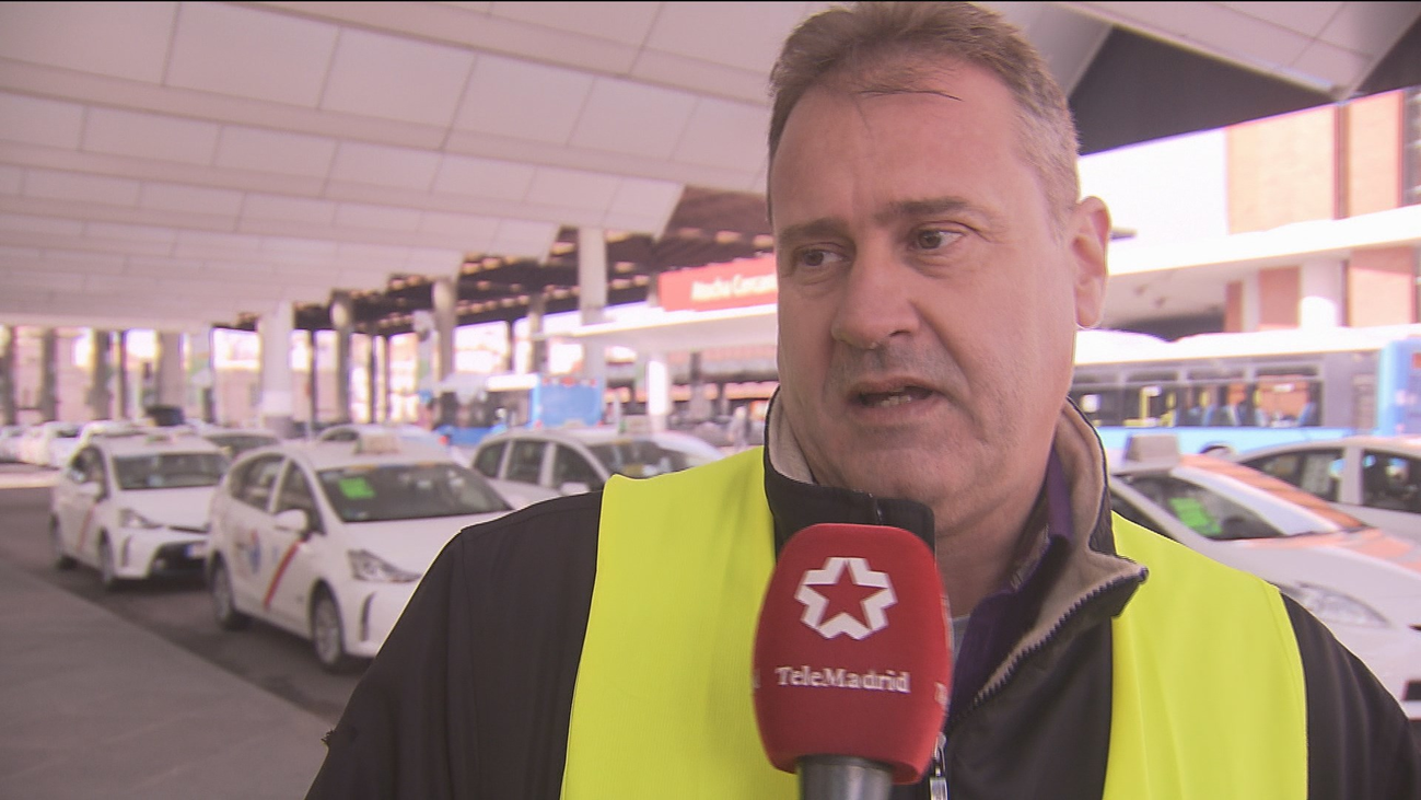 Los taxistas madrileños, expectantes y al límite tras 15 días de huelga