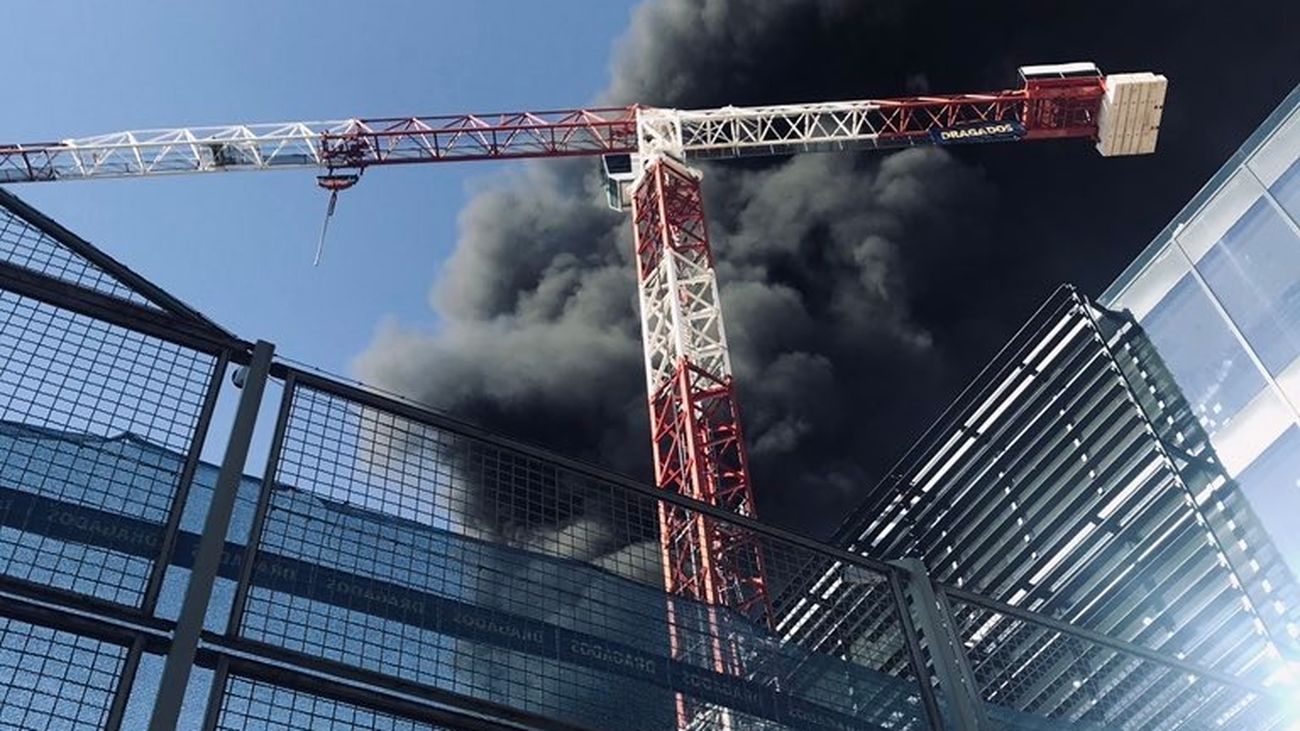 Incendio en el antiguo edificio de Telefónica en Ríos Rosas