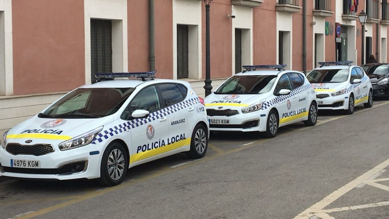 Varios vehículos de la Policía Local de Aranjuez