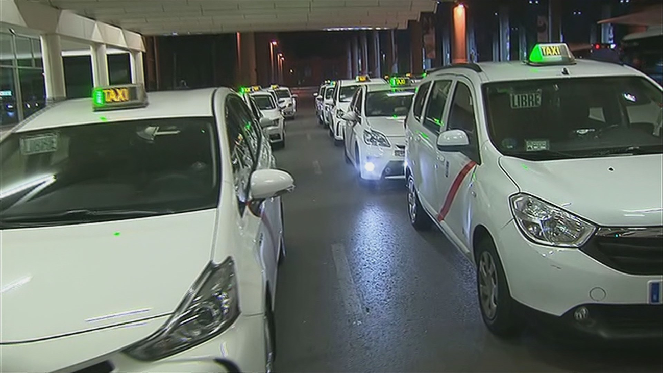 Los taxistas vuelven a circular por Madrid tras 16 días de huelga