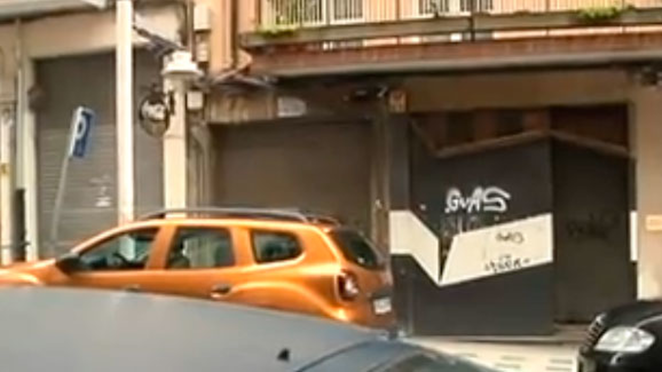 Un matrimonio y sus seis hijos viven en un pub cerrado en Santurce