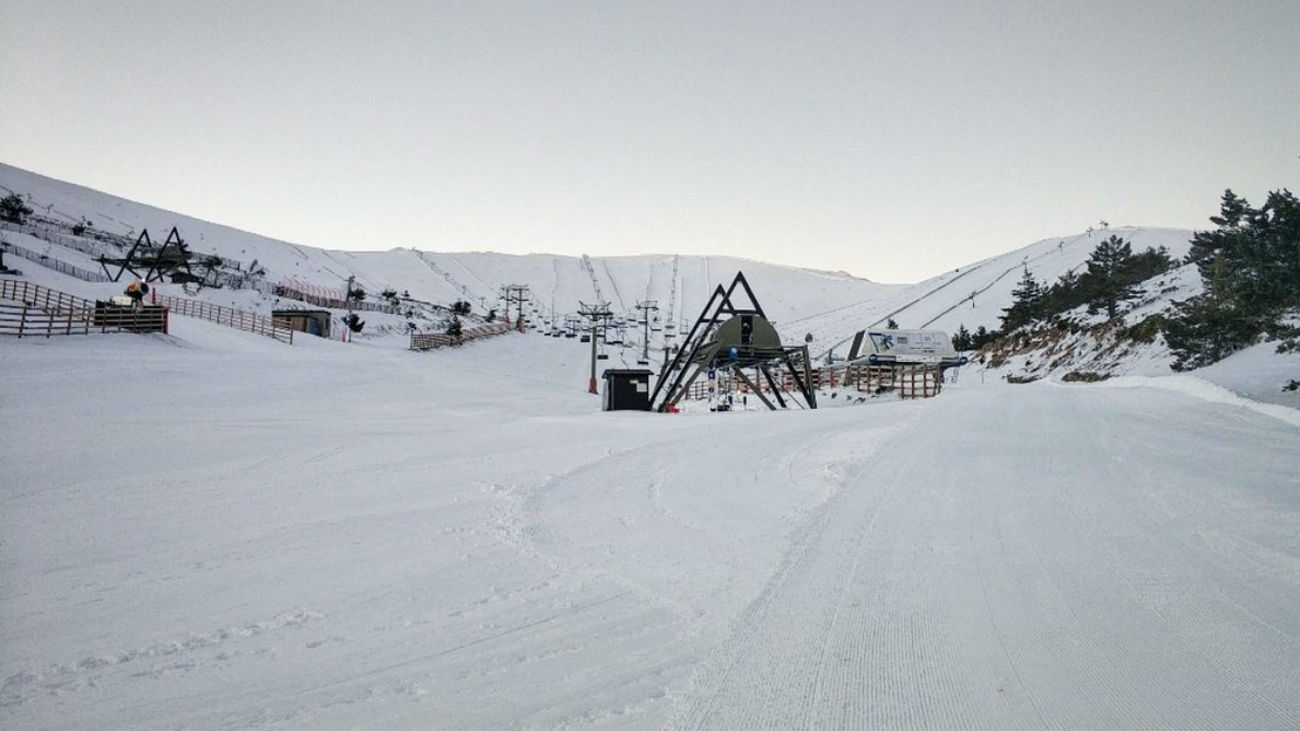 Valdesquí y Navacerrada inician la temporada de nieve esquiable