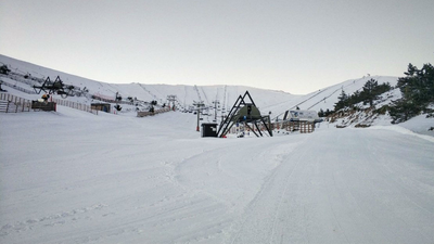 Valdesquí y Navacerrada inician la temporada de nieve esquiable