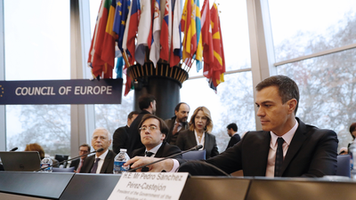 Sánchez critica en Estrasburgo los "relatos falsos" que se difunden desde Cataluña