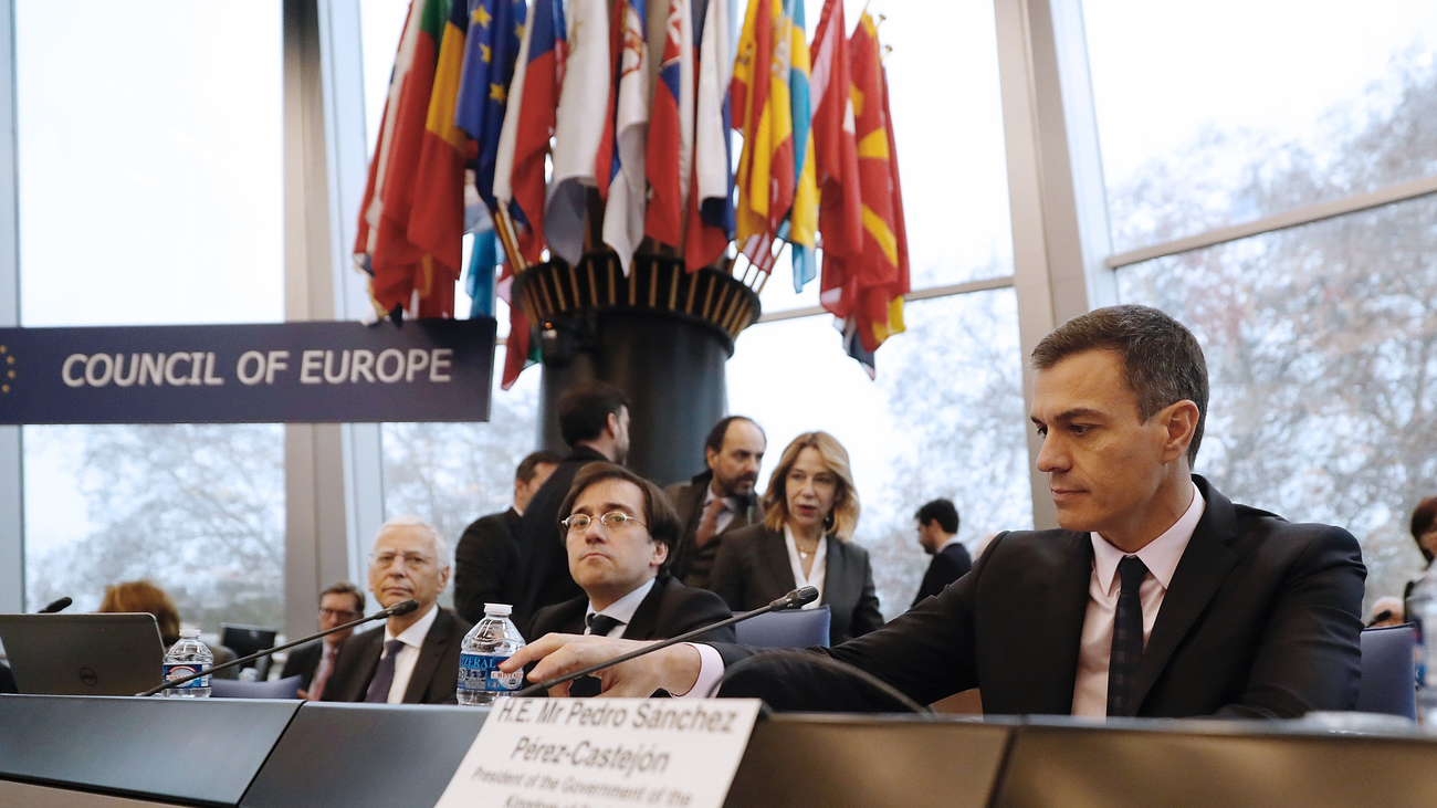 Sánchez critica en Estrasburgo los "relatos falsos" que se difunden desde Cataluña