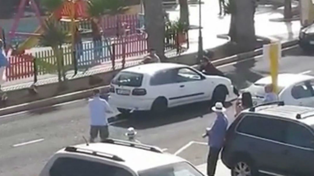 Pone su vida en peligro para evitar que roben la perfumería de su madre