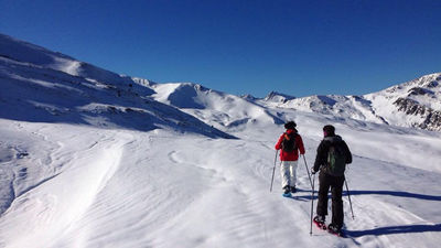 La mejor ruta con raquetas de nieve por la Sierra madrileña
