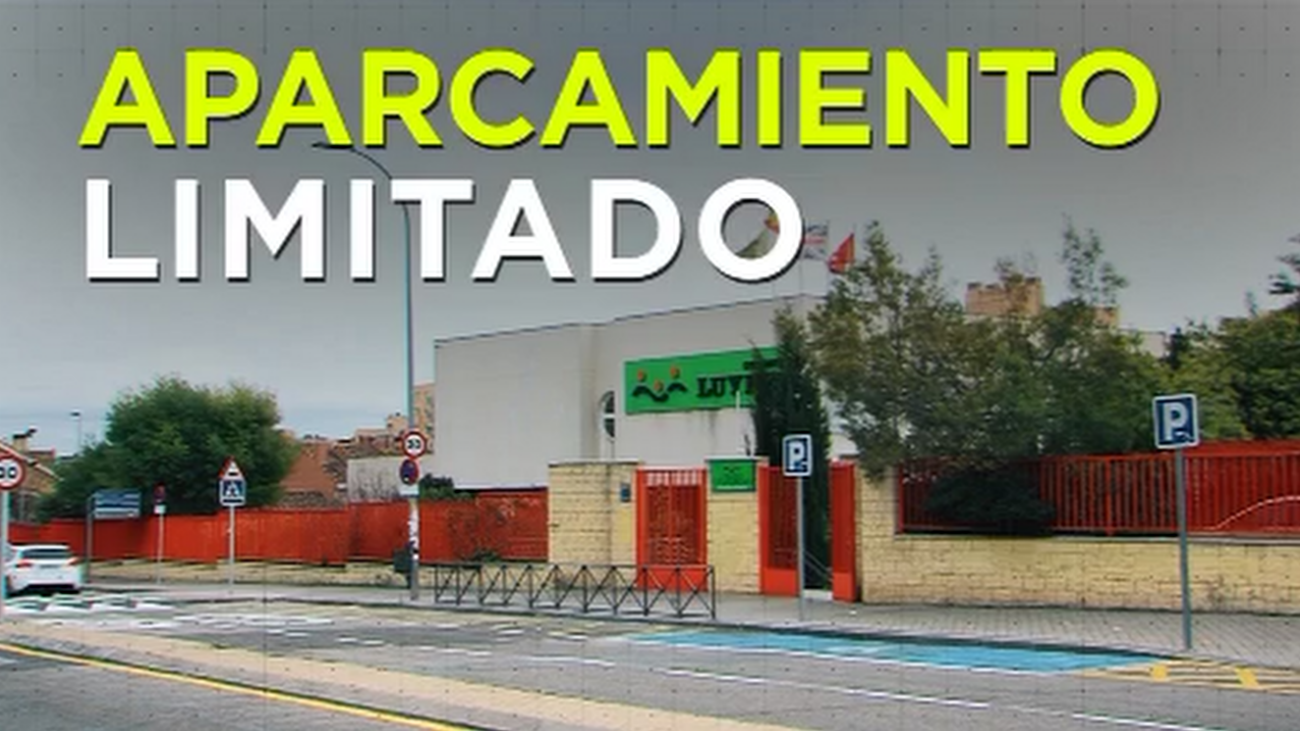 Polémico aparcamiento frente a un colegio en Rivas