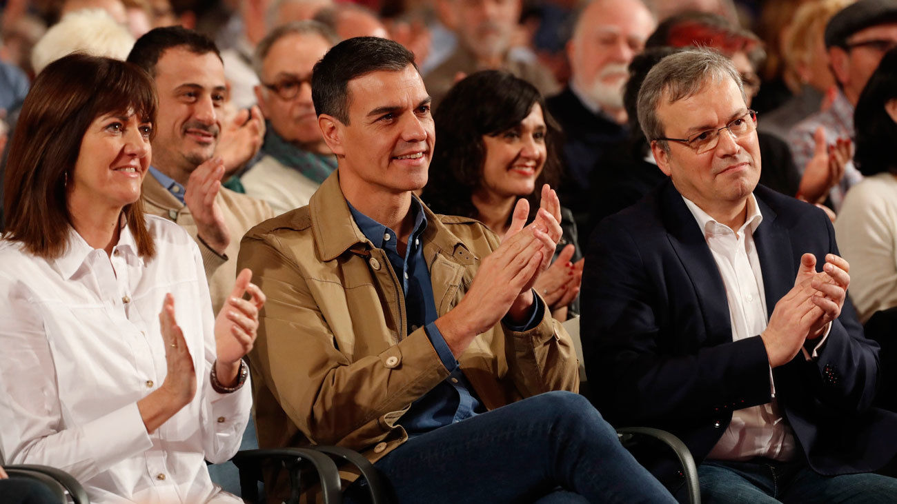 Sánchez acusa  a PP y Cs de representar "la España en blanco y negro"