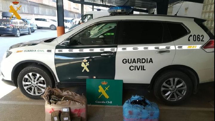 La Guardia Civil encuentra 67 kilos de hachís en un arcén de la A-4