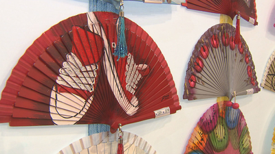 Los abanicos pintados a mano triunfan en Bisutex