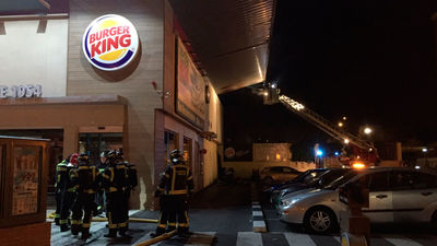 Desalojado un Burger King en Usera a causa de un incendio en su cocina