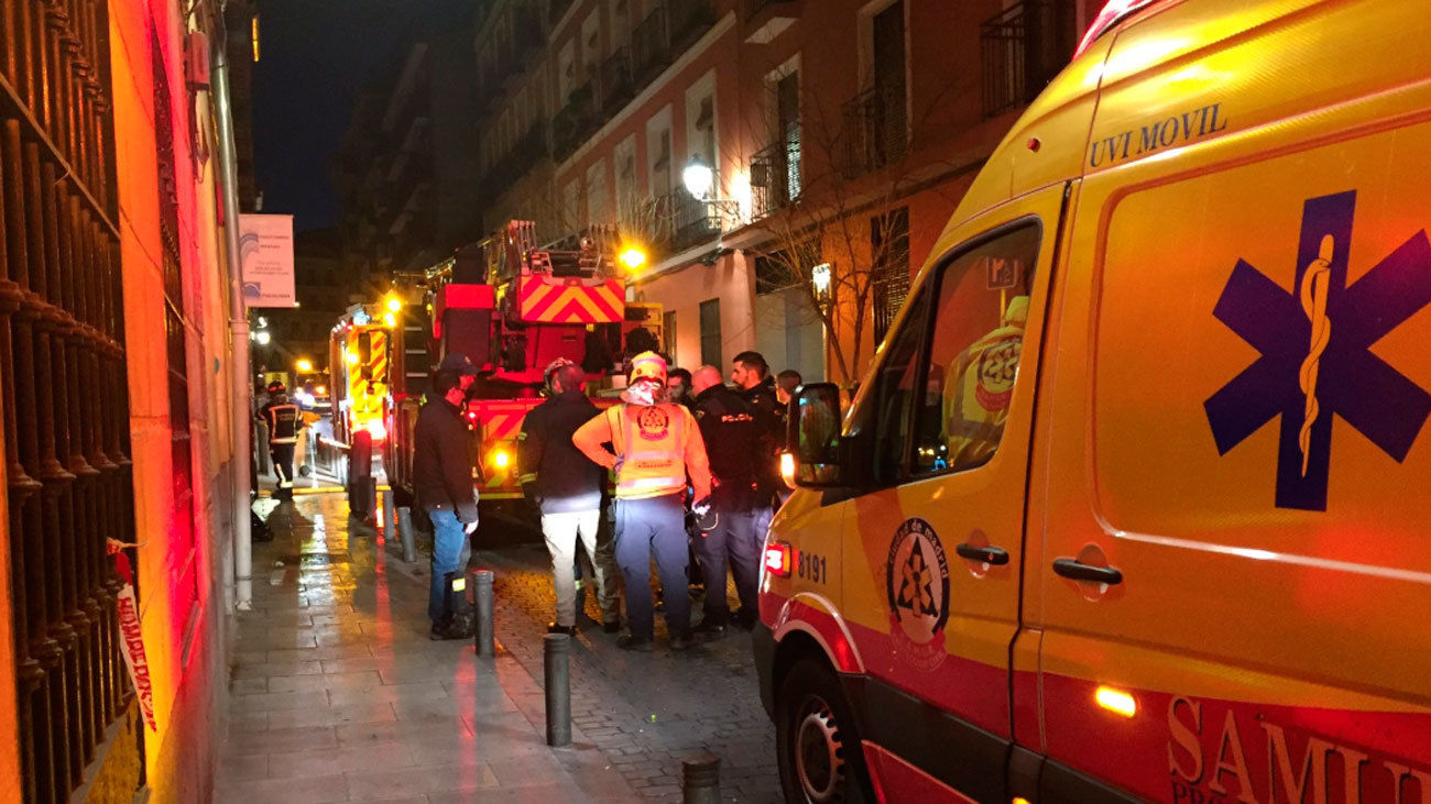Un hombre herido de gravedad en el incendio de su vivienda en Lavapiés