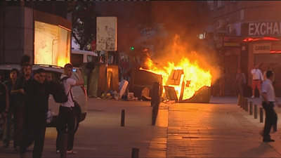Quince acusados por la manifestación del 15M pactan penas con el fiscal