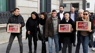 Más de 280.000 firmas llegan al Congreso para pedir la ley que regula la eutanasia