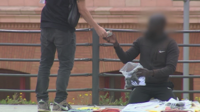 ¿Cuánto puede llegar a ganar un mantero en el centro de Madrid?