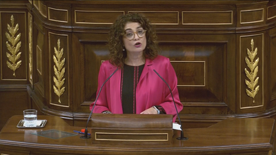 Montero defiende los presupuestos contra "chantajes" y "oportunistas"