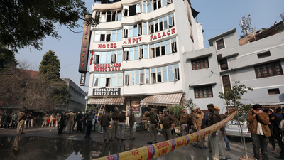 Una veintena de muertos en el incendio de un hotel en Nueva Delhi