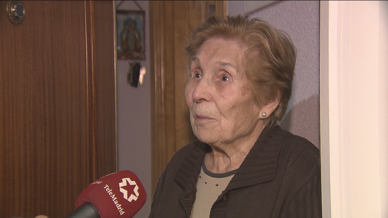 Cipriana, de 87 años, cuenta cómo fue engañada por unos falsos revisores de la luz