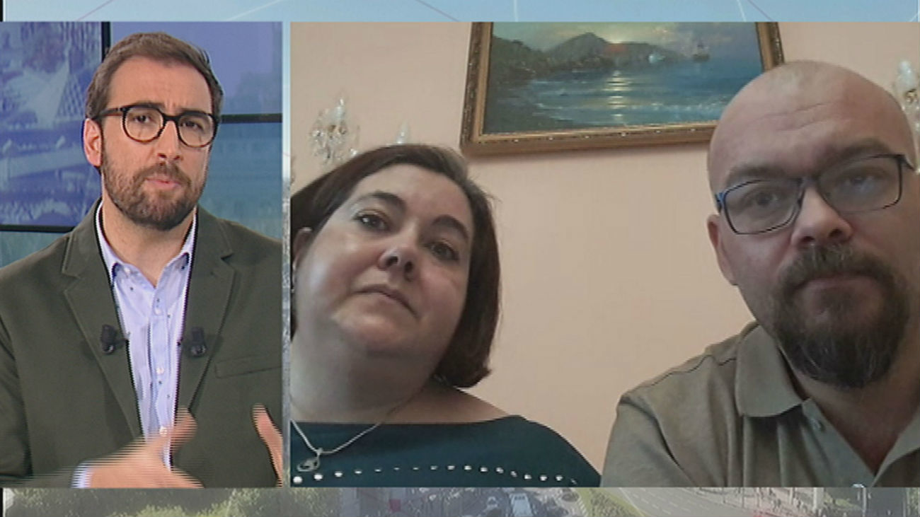 Hablamos con una pareja española atrapada en Kiev sin poder inscribir a su hija