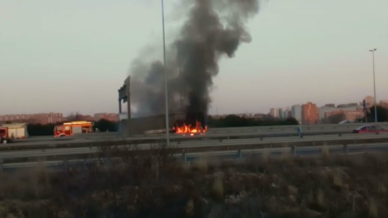Arde un camión en la M-50 a la altura de Alcorcón