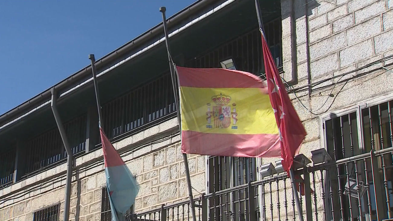 Banderas a media asta tras la matanza de Colmenarejo