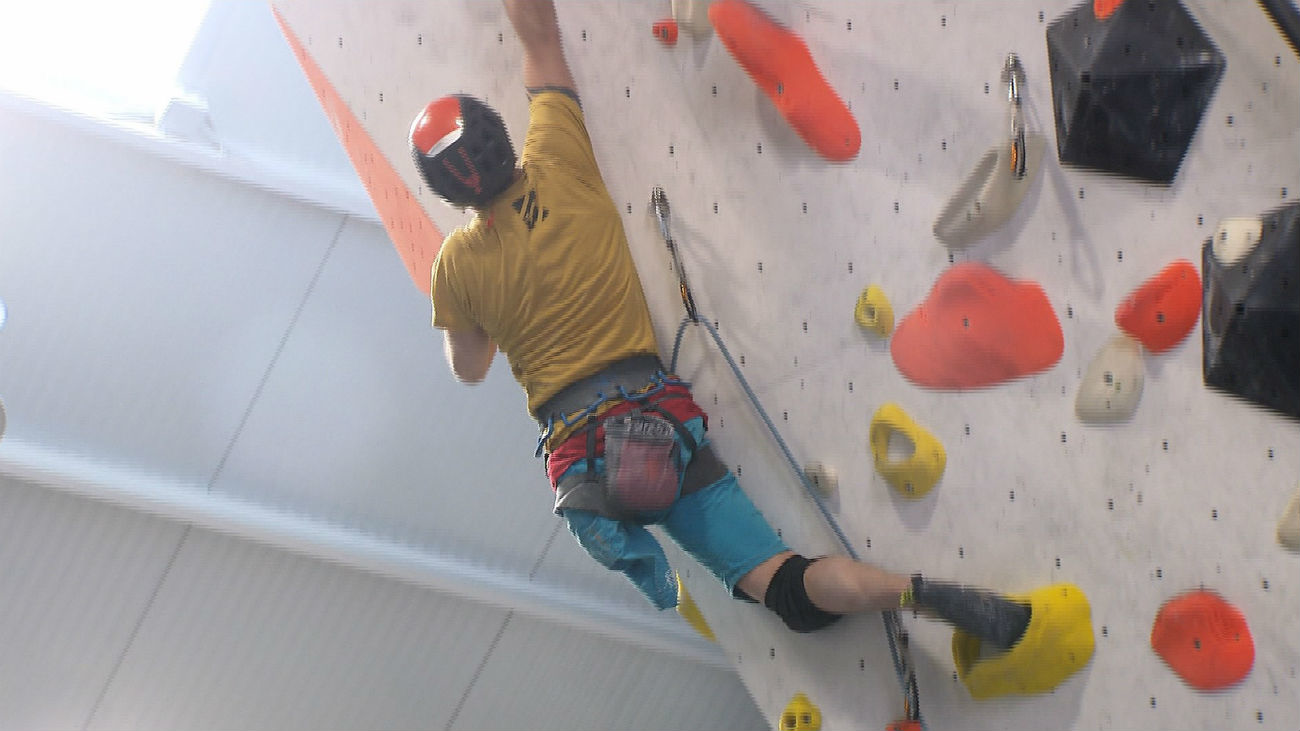 Iván, en lo más alto de la paraescalada