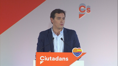 Rivera llama a "echar" a Sánchez porque "dinamita" el constitucionalismo