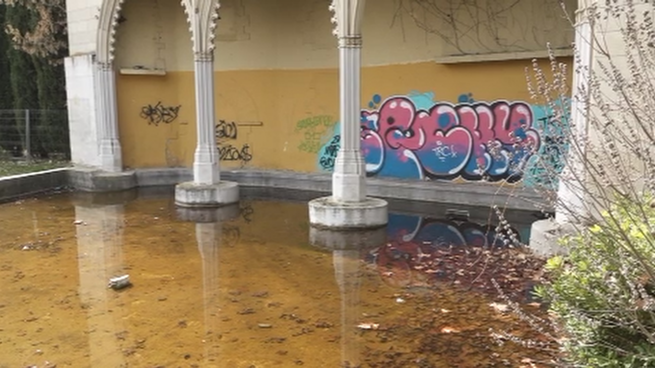 Ruina, desolación y okupas en el Paseo de la Gastronomía