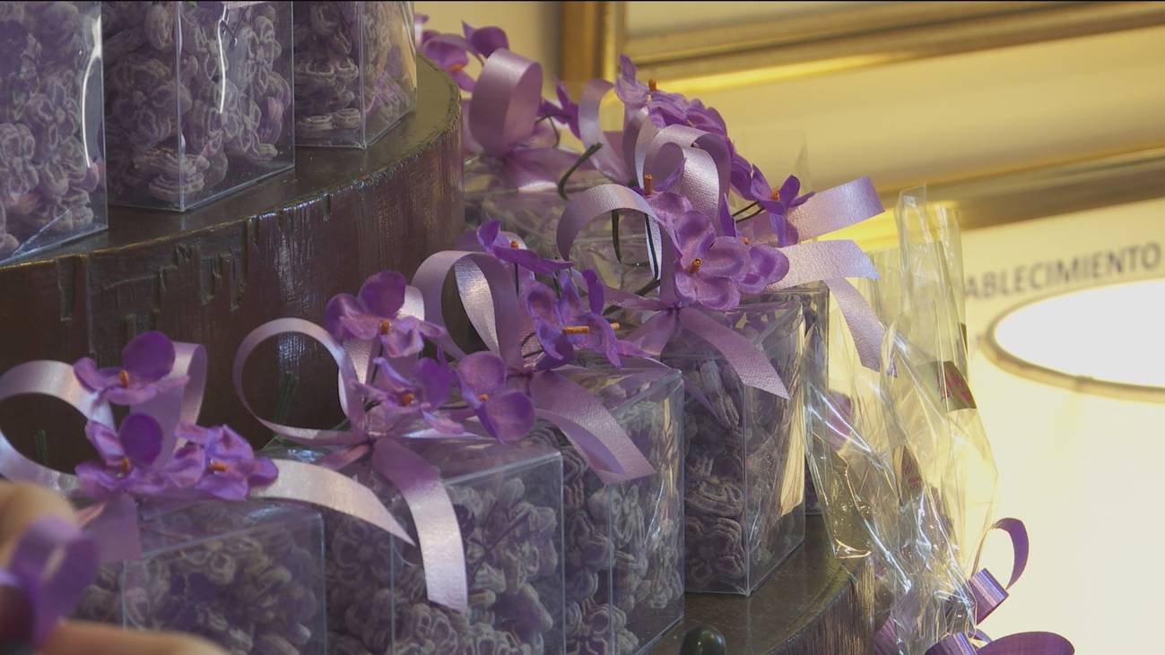 Nos colamos en `La Violeta´, la tienda de los caramelos más tradicionales de Madrid