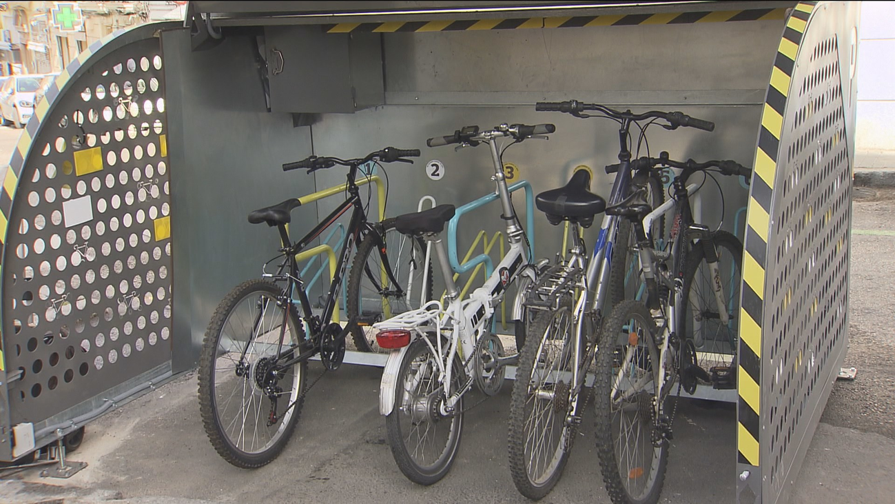 El centro de Madrid ya tiene su primer 'bicihangar'