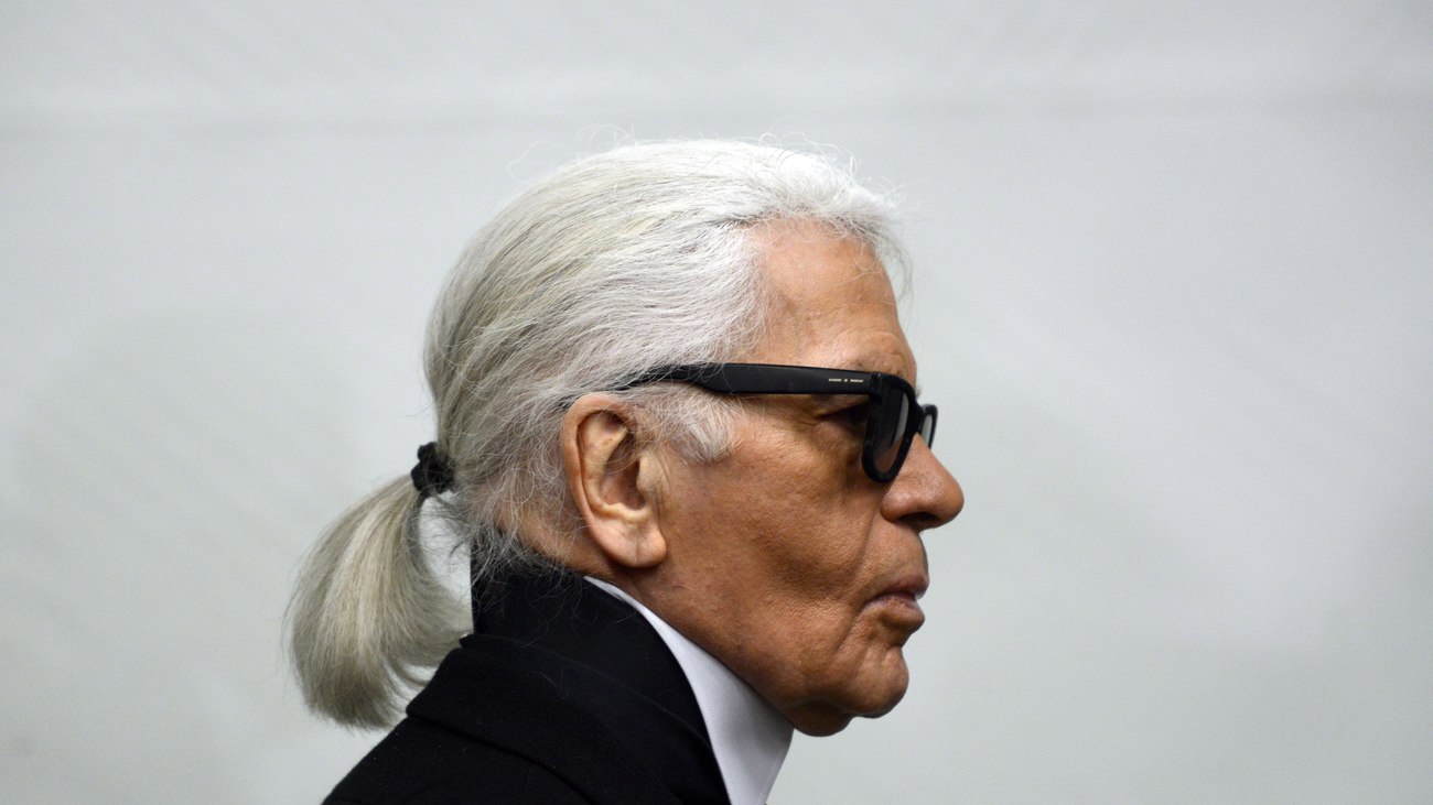 Fallece Karl Lagarfeld, la máquina de coser