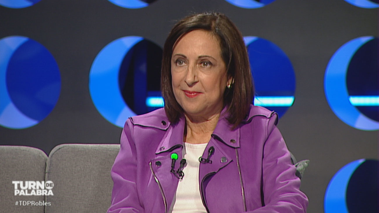 Margarita Robles: “Ninguna fuerza política puede hacer patrimonio de la bandera, ni del himno, ni de España"