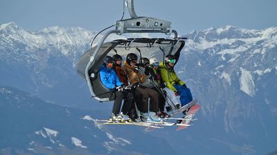 Valdesquí multiplica por diez su plantilla en la temporada de esquí