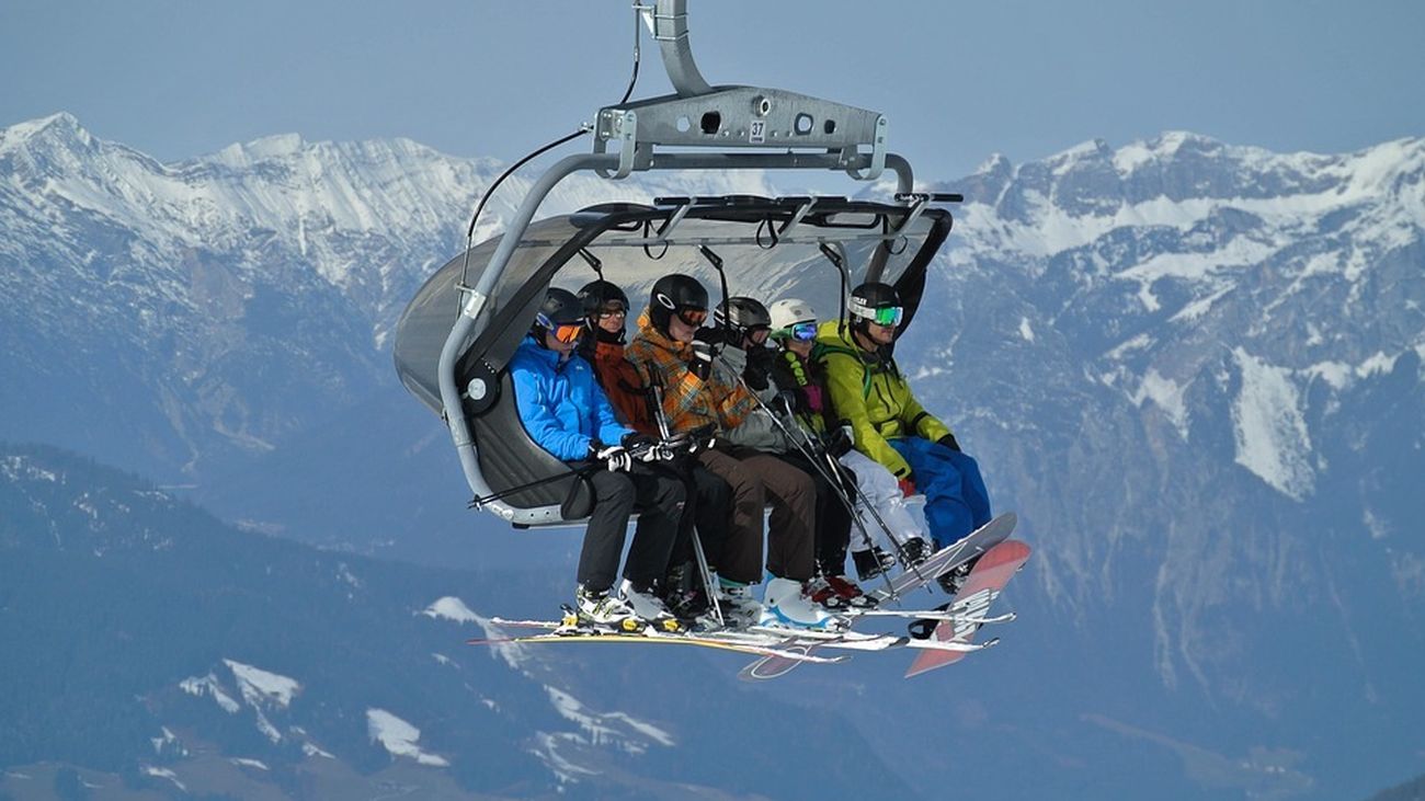 Valdesquí multiplica por diez su plantilla en la temporada de esquí