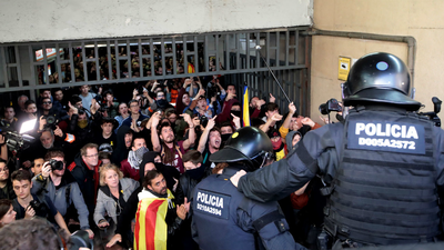 Tres detenidos y 22 personas atendidas en los incidentes de la huelga en Cataluña