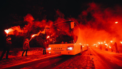 Espectacular recibimiento al Zenit de sus aficionados