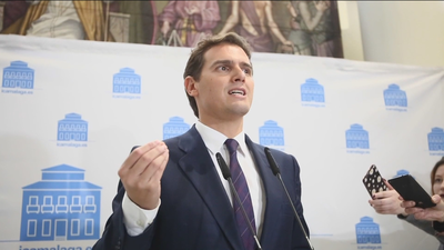 Todos los partidos incorporan corazones en sus carteles para las elecciones del 28-A