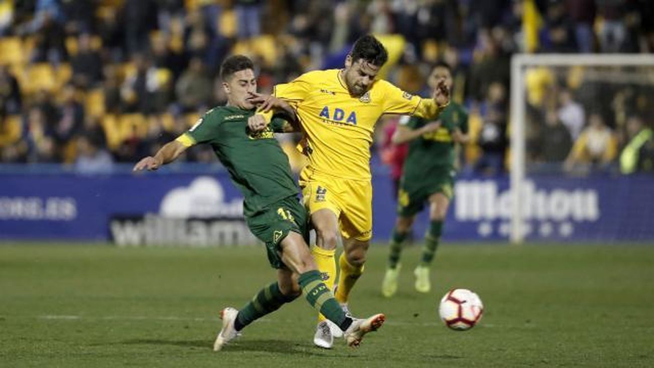 2-0. El Alcorcón sorprende a Las Palmas a balón parado