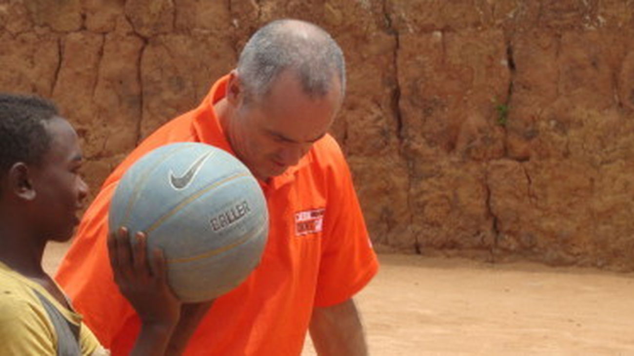 Entrevista a Tomás Manzano, de la ONG 'Deporte y Educación'