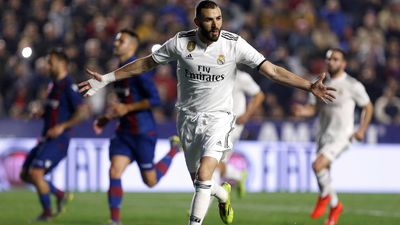 Gol de  Benzema de penalti al Levante (0-1)
